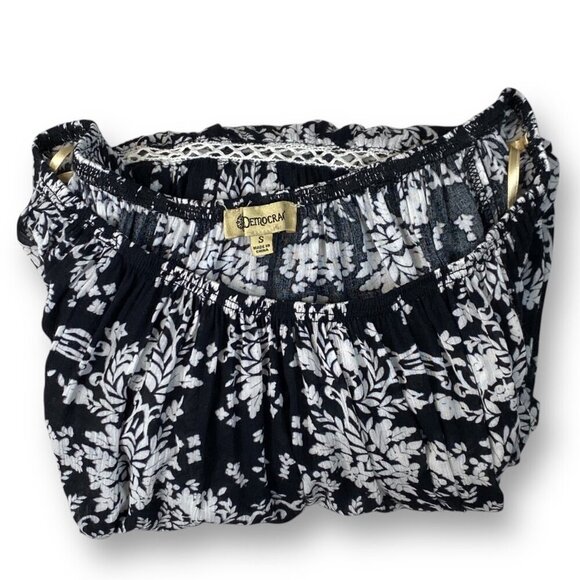 Democracy Blouse Womens Sz S Black/White Floral Ruffle Bell Sleeve Peasant Top - Picture 2 of 9